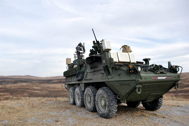 美陸軍日前成功在史崔克甲車上驗證短程防空雷射。(圖/DVIDS)