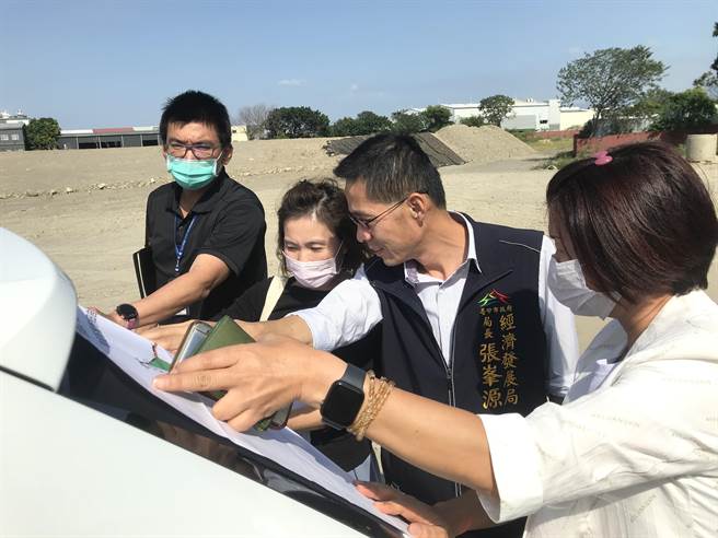 台中市府经发局长张峯源表示，民营事业申办的乌日明传产业园区都市计画变更案于去年12月24日经内政部审核通过。（台中市府提供／卢金足台中传真）