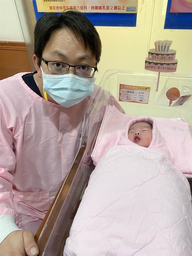 前两胎都是男生，黄姓民眾喜迎第3胎。（ 秉坤妇幼医院提供）