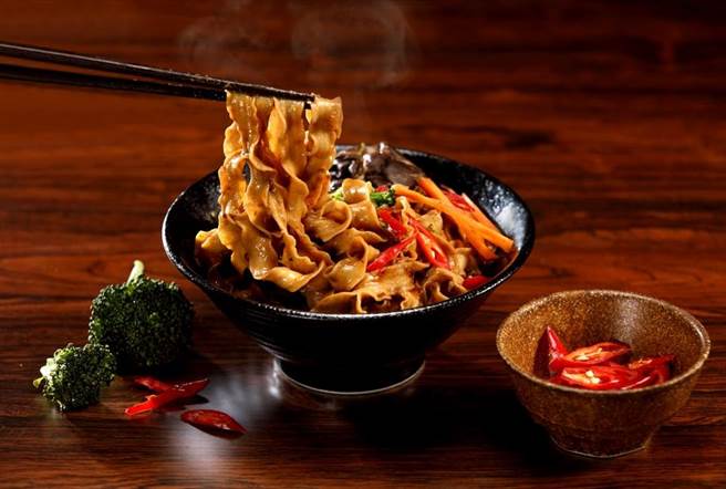 黄金乔麦黄金荞麦系列，原价690元、特价550元。（新光三越提供）