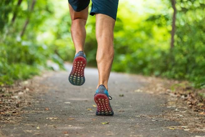 肌少症在台湾的盛行率不低，65岁以上老年人中，每4位男性就有1位、每5位女性就有1位可能有肌少症问题。（示意图／达志影像）