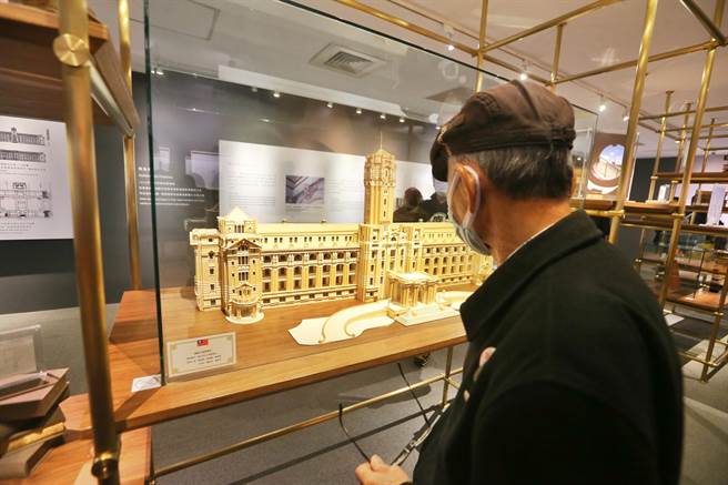 民国111年元旦，总统府1日开放民眾参观，动线上亦有「府－建构」等常设展。（杜宜谙摄）