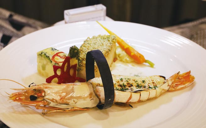 以草虾为主角呈现法式精致料理。图╱向阳农业生技提供