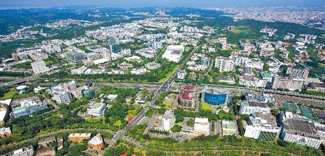 实价登录资料显示，竹科、中科、南科等座落行政区近10年房价，涨幅可观，甚至翻倍飙升。图为新竹科学园区。（摘自新竹科学园区网站）