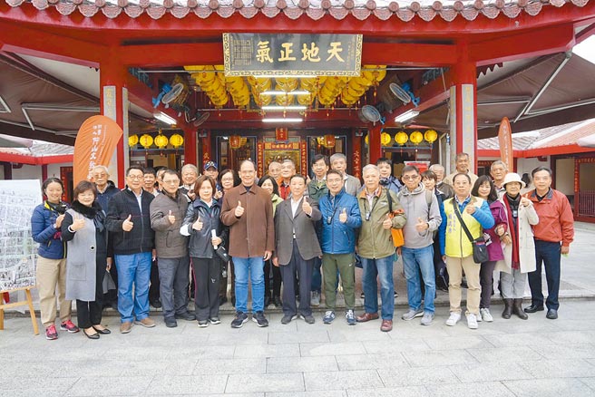 立法院长游锡堃说「选举并非国民政府带过来的」。不过，游院长美化了殖民者殖民50年只办了两次的「鸟笼选举」，不但误解了民主价值的选举，也记不清楚中华民国宪法对选举「普通、平等、直接、无记名投票」的定义。（立法院提供／胡健森宜兰传真）