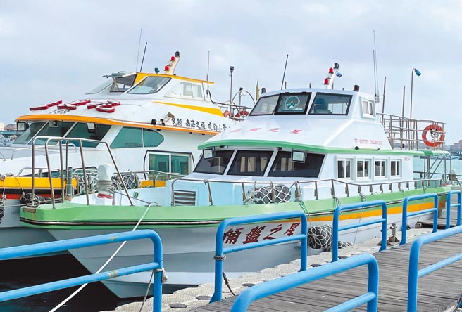新年新制，1月1日起澎湖馬公市民搭乘虎井島、桶盤島交通船享7折優惠。（陳可文攝）