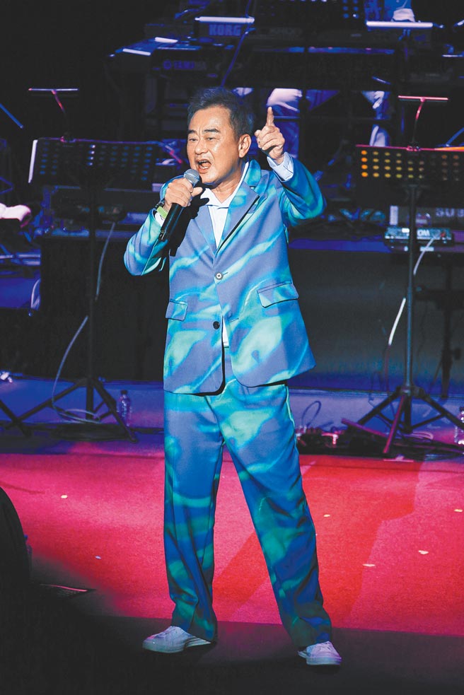 陈升昨热唱45首经典歌，气氛热闹。（罗永铭摄）
