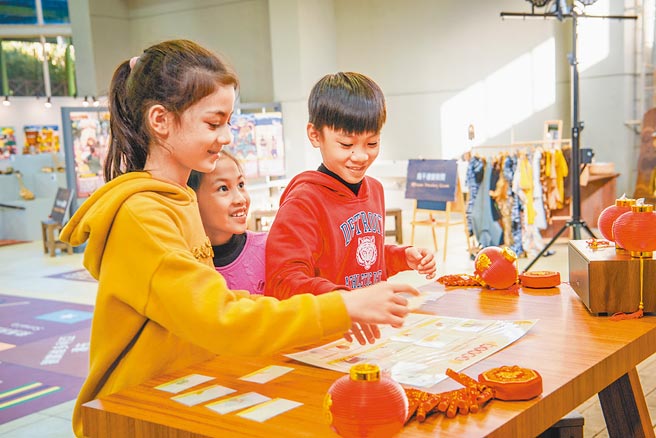 春節專案房客可參加「福」虎生風新春闖關遊戲，闖關成功就能參與現場抽獎，獎項包含價值上萬元的住宿券。（六福旅遊集團提供）