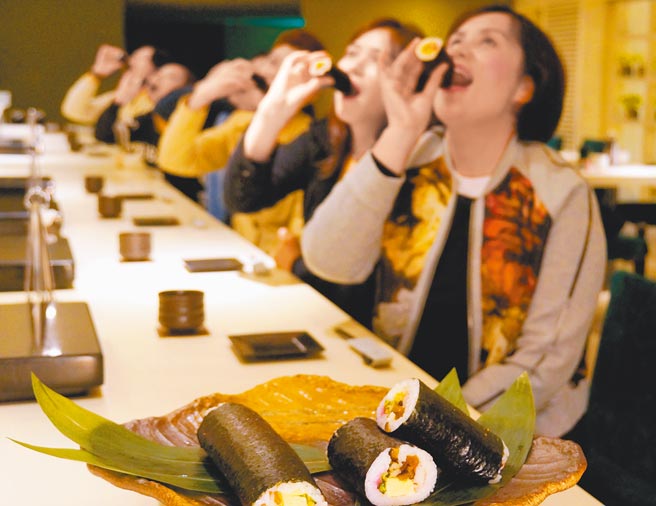 神旺大饭店澄江日本料理于2022年2月3日节分当天推出「惠方卷」，藉此开运。（神旺大饭店提供）