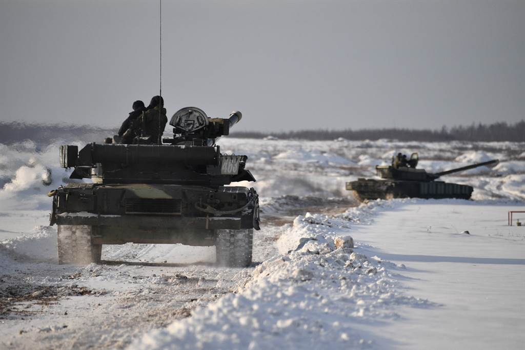 乌俄情势紧绷 乌克兰士兵遭亲俄分离军击毙。图为逾万俄军日前结束在乌克兰附近的演习，返回驻地。（图／俄罗斯国防部脸书）(photo:ChinaTimes)