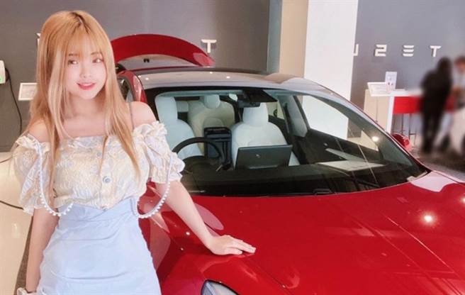 網紅米砂買新車不到2個月，就被有心人士潑酸搞破壞。（圖／IG@米砂）