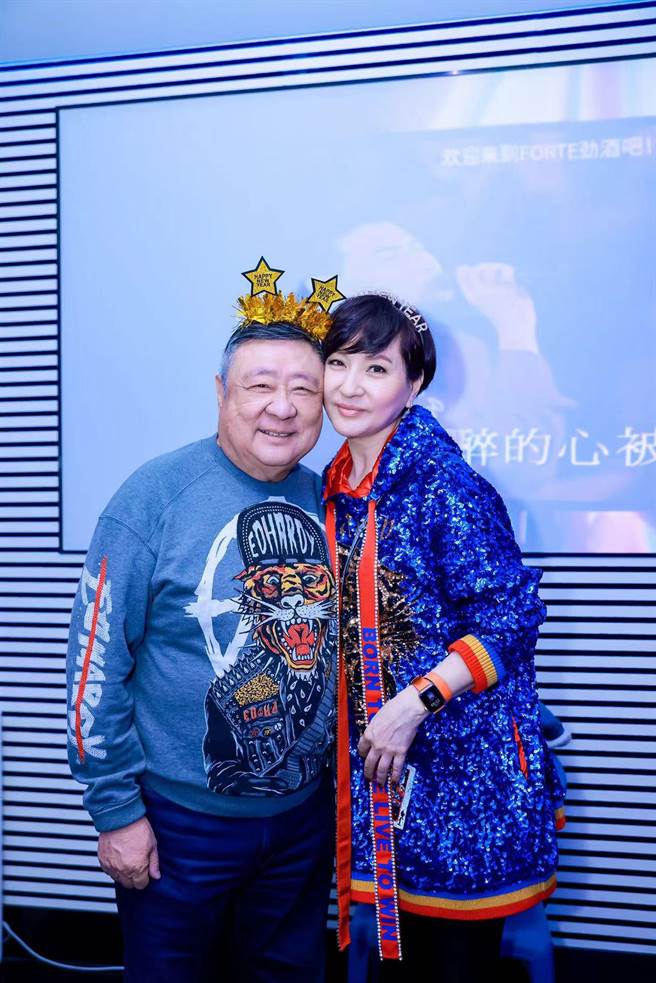 方芳芳与老公丹尼尔十分恩爱。（方芳芳提供）  