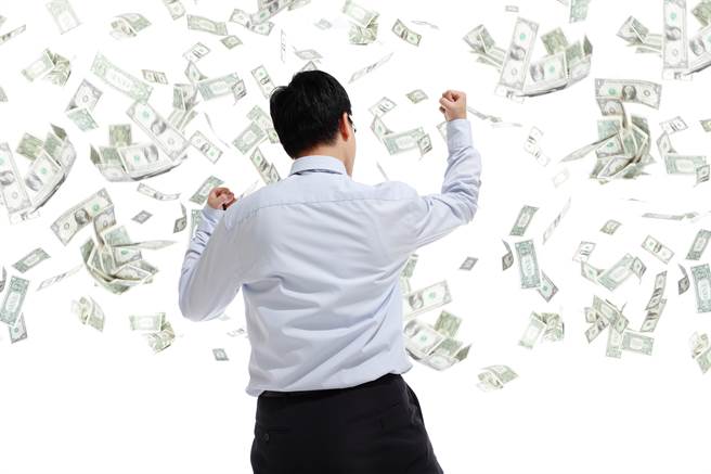 星座专家莫小奇分析，2022年金牛座、狮子座、白羊座和水瓶座的财运最旺。(示意图/达志影像)