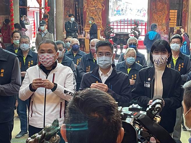 新北市长侯友宜今（2日）上午前往新庄区慈佑宫、武圣庙及地藏庵参拜。（叶书宏摄）