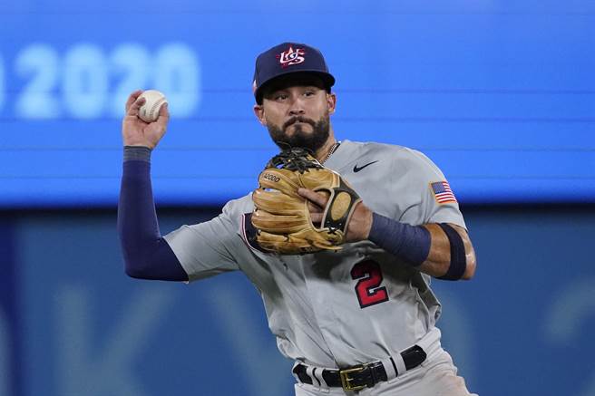 曾代表美国队在东京奥运棒球夺银的阿尔瓦瑞兹（Eddy Alvarez）新球季将转战道奇队。（资料照，美联社）