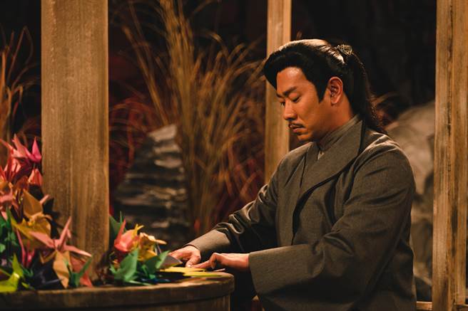 江俊翰圓兒時夢演歌仔戲，演出《孟婆客棧》最新單元《紙鶴之約》。（公視台語台提供）