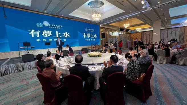 前总统陈水扁在高雄微微笑广播网，主持《有梦上水》节目将满1周年，2日举办庆祝餐会，政坛大咖云集。（柯宗纬摄）