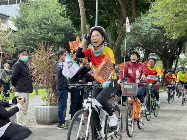 民進黨立委陳亭妃率鐵馬隊力挺林昶佐 (吳家豪攝)