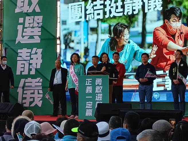 台中市第二選區立委補選，進入倒數，民進黨立委補選候選人林靜儀，2日下午在沙鹿舉行「溫柔堅定挺靜儀」造勢活動。（陳淑娥攝）