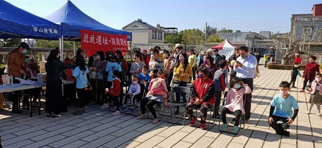 公益音乐会现场也安排宣导活动。（塔山电厂提供）