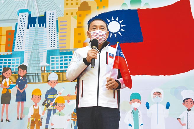 新北市长侯友宜出席新北市元旦升旗典礼表示，彩虹之美是因为走过风雨以后，多元顏色的共荣，才会让国家、人民团结欣欣向荣。（陈慰慈摄）