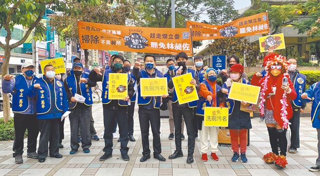 台北市中正万华区无党籍立委林昶佐罢免案9日投票。图为罢昶总部宣传的画面。（黄婉婷摄）