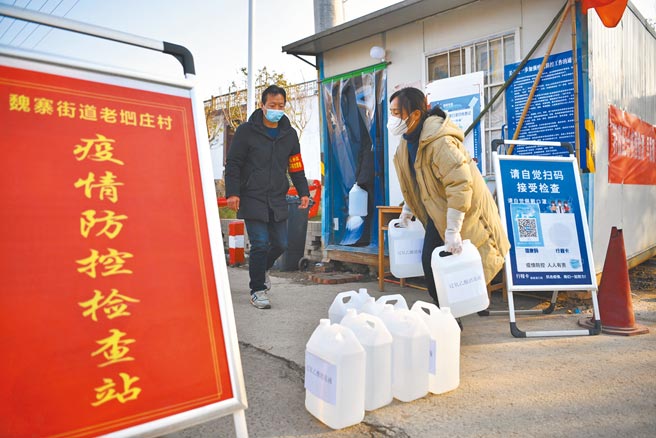 大陆新增确诊病例231例，其中本土病例174例均在西安市，这已是西安市连续第7天确诊病例超150例。（新华社）