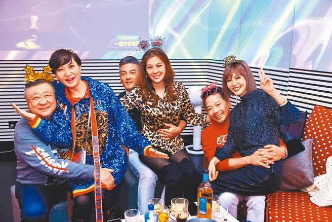 方芳芳夫妻（左）日前和孙志浩及林若亚在上海办跨年趴。（方芳芳提供）