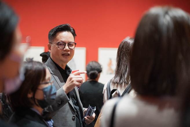 时艺多媒体黄文德董事长带领团队策划国际展览。(图/时艺多媒体提供)