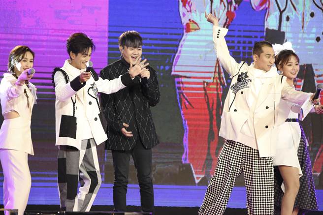 许富凯亮相是高雄跨年晚会收视最高。（民视提供）