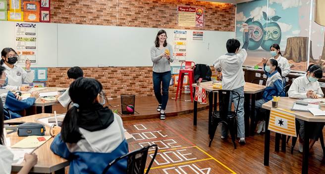 新北市三重高中转型国际双语领航学校，推动七年级每周5至8堂双语协同课程。（新北市教育局提供）