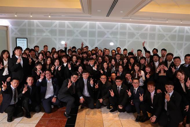 筑间餐饮集团宣布发出1个月年终奖金，总计发出新台币3千万。（筑间提供）