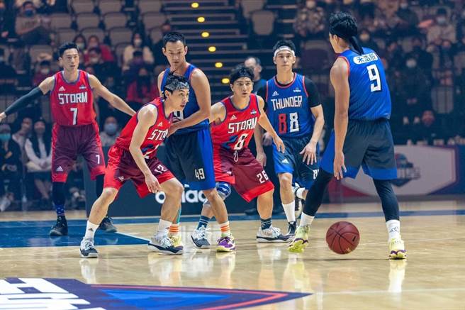 「全明星籃球表演賽」比賽刺激精彩。（寬宏藝術、好看娛樂提供）