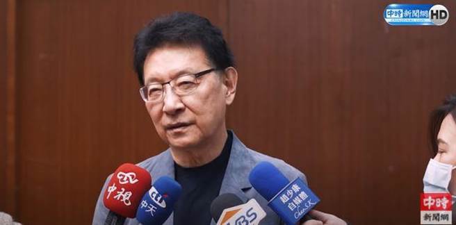 柯文哲出席府前元旦升旗出現獨站畫面，趙少康分享看法。(取自中時新聞網)