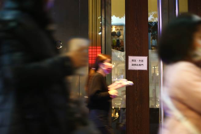 陳時中表示，目前針對防疫旅館進行調查，發現有一百多間都不符規定，待進一步複驗。（圖／鄧博仁攝）