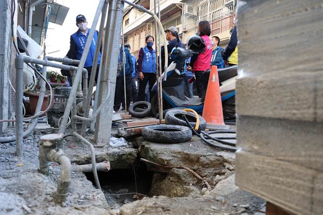 云林县斗六市西平路老旧暗沟遇雨即淹，县府补助全方位整修。（张朝欣摄）