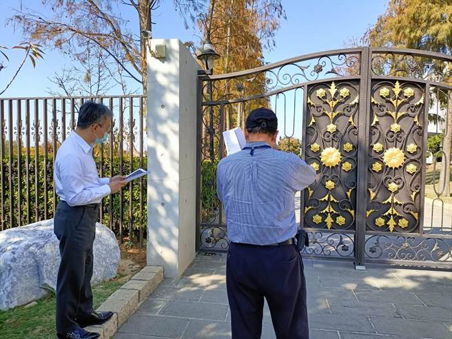 針對顏寬恒沙鹿豪宅國有地使用問題，國產署中區分署3日下午前往會勘。（陳淑娥攝）