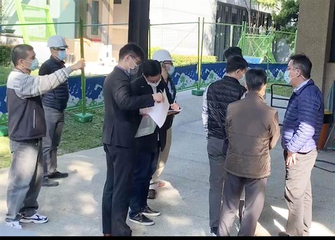 国有财产署3日上午前往现场会勘，确认侵占国土面积约134平方公尺要求拆屋还地。（民眾提供）