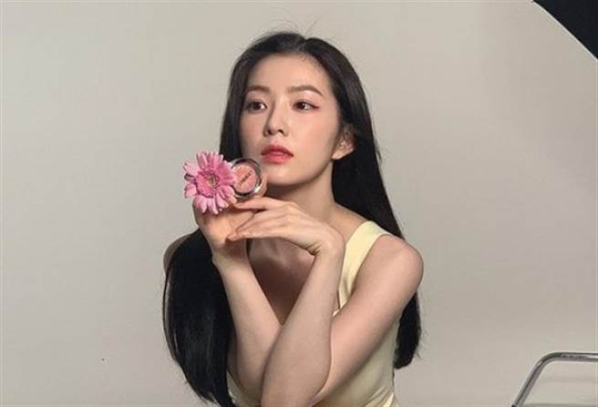 Irene过去爆出耍大牌事件，让她的人气一落千丈。(图/翻摄自Irene IG)