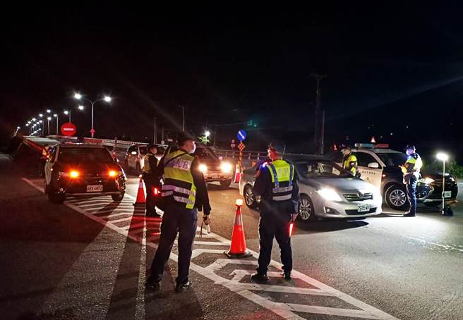 台东县警局元旦连假期执行酒驾大执法。间加强取缔酒驾，3天取缔25件酒驾案。（民眾提供／庄哲权台东传真）