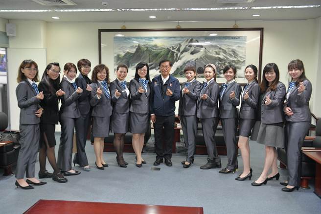 南投女青商會到縣府拜會，與縣長林明溱相見歡。（南投縣政府提供／廖志晃南投傳真）