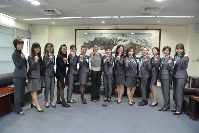 南投女青商會由立委許淑華陪同，到縣府拜會縣長林明溱。（南投縣政府提供／廖志晃南投傳真）