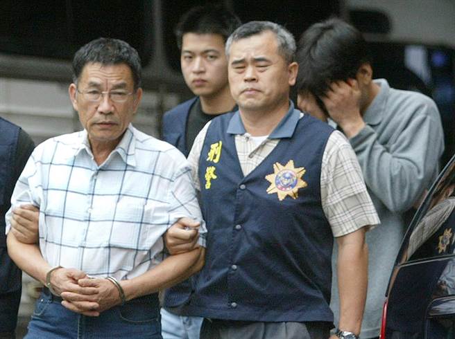 「安毒祖師爺」邵遠來（左一）過去在土城山區設廠製毒牟利。（資料照）