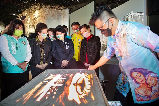 2021台湾设计展2日顺利落幕，市府昨晚特别举办「桃城百味，感受嘉义市之美」设计之夜，呈现设计展满满成果。（嘉义市政府提供∕吕妍庭嘉义传真）