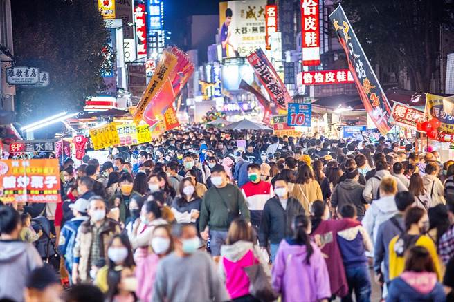 2021台湾设计展在元旦假期期间，为嘉义市带来满满人潮。（嘉义市政府提供∕吕妍庭嘉义传真）