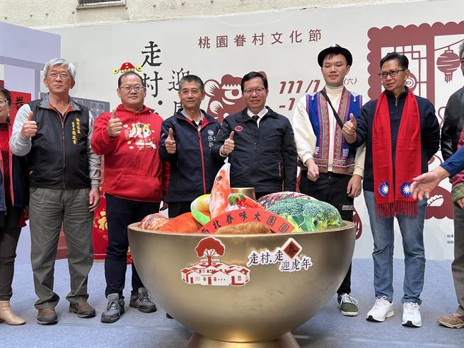 桃园眷村文化节在过年前连续2个周末登场，特别设计「眷味年货大街」，共50摊让市民一览南北眷村特色饮食。（蔡依珍摄）