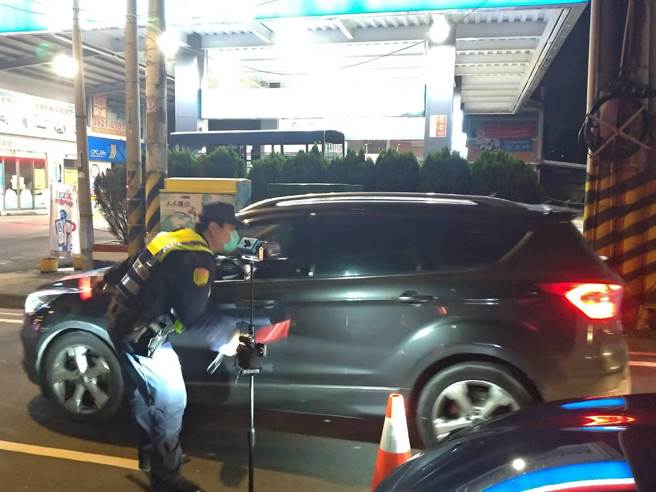 桃警防范酒驾大执法，男临检点前迴转竟被查获是6度酒驾。(警方提供／蔡依珍桃园传真)