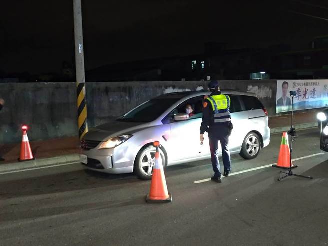 桃警防范酒驾大执法，男临检点前迴转竟被查获是6度酒驾。(警方提供／蔡依珍桃园传真)