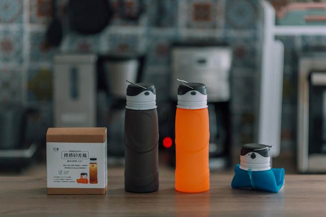 仁舟卷卷硅光瓶，食品级硅晶瓶身，可卷收不占空间，890元。（WUZ屋子提供）