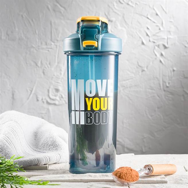 生活工场动滋动运动水壶(附搅拌球) 800ML，380元。（生活工场提供）